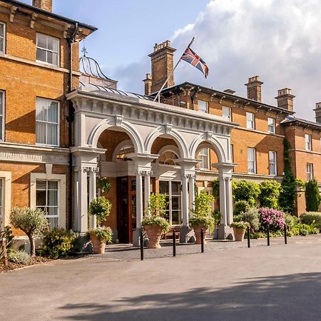 Oatlands Park Hotel Вейбридж Экстерьер фото