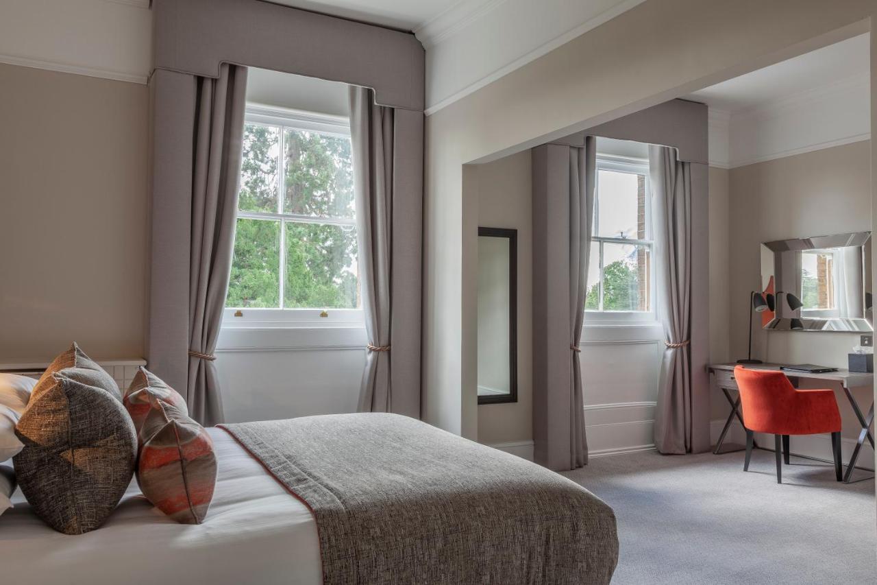 Oatlands Park Hotel Вейбридж Экстерьер фото