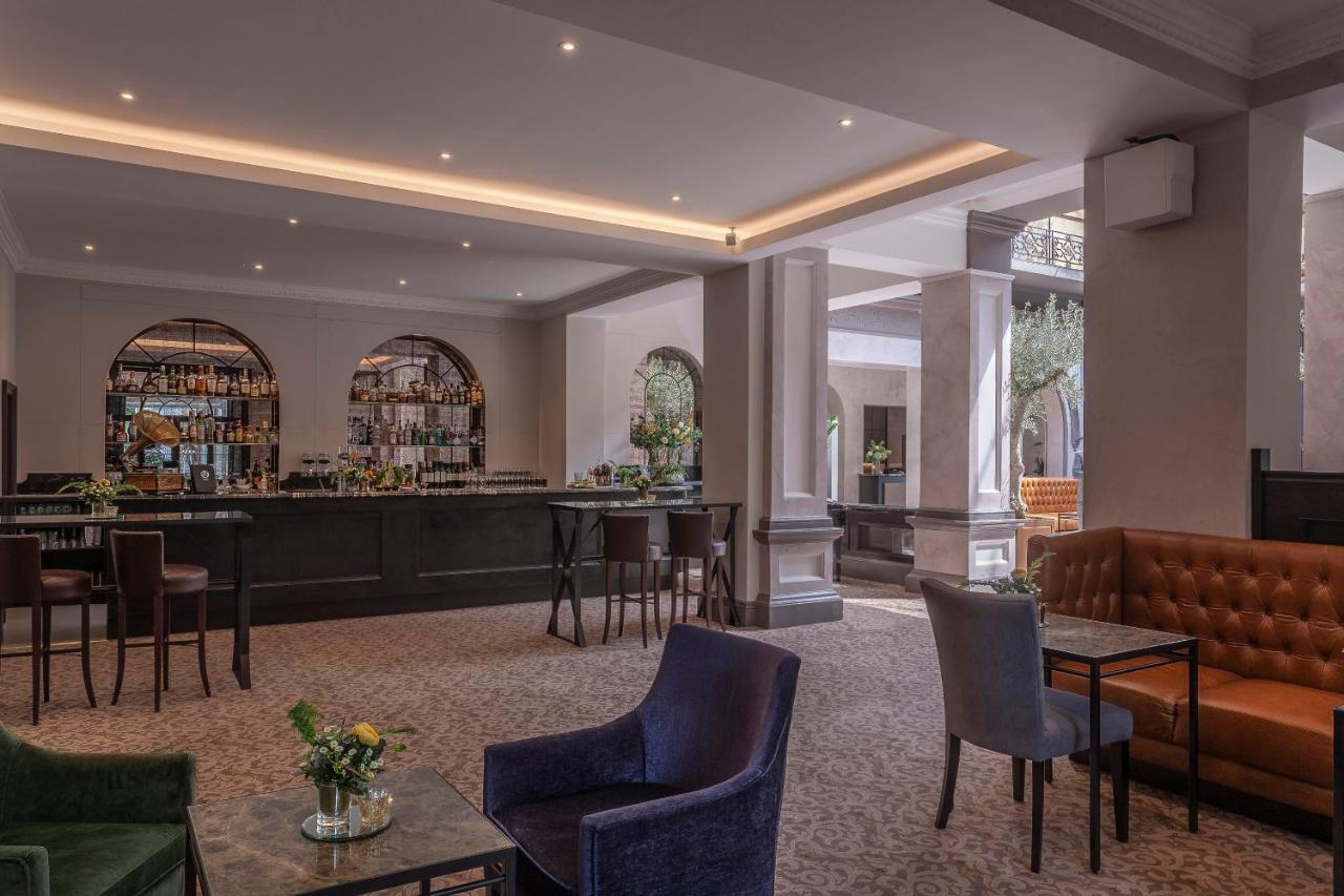 Oatlands Park Hotel Вейбридж Экстерьер фото