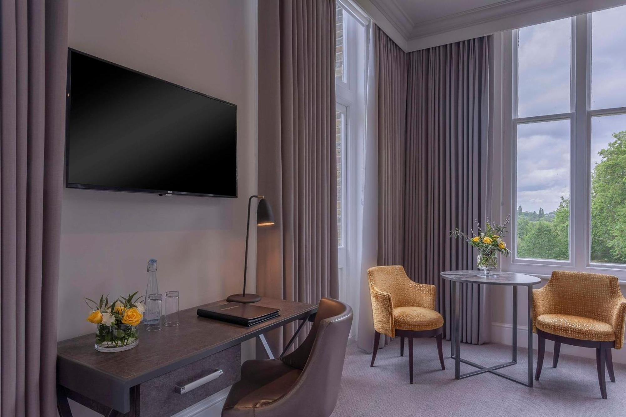 Oatlands Park Hotel Вейбридж Экстерьер фото