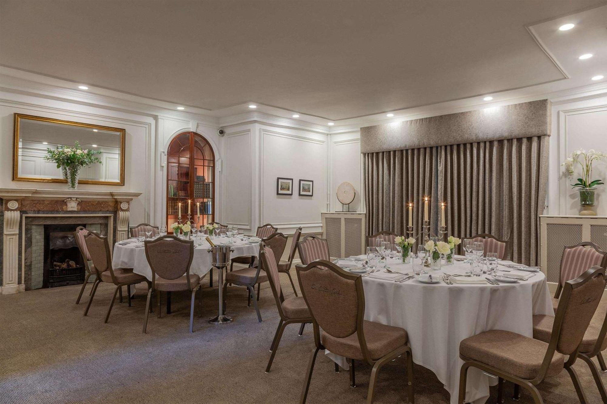 Oatlands Park Hotel Вейбридж Экстерьер фото